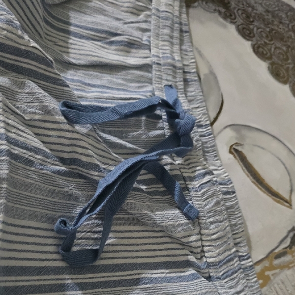 Croft & Barrow Womens Blue and White Striped Capris. NWT - Picture 3 of 11